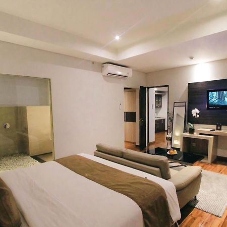 Crystal Lotus Hotel Yogyakarta Melati Exterior foto