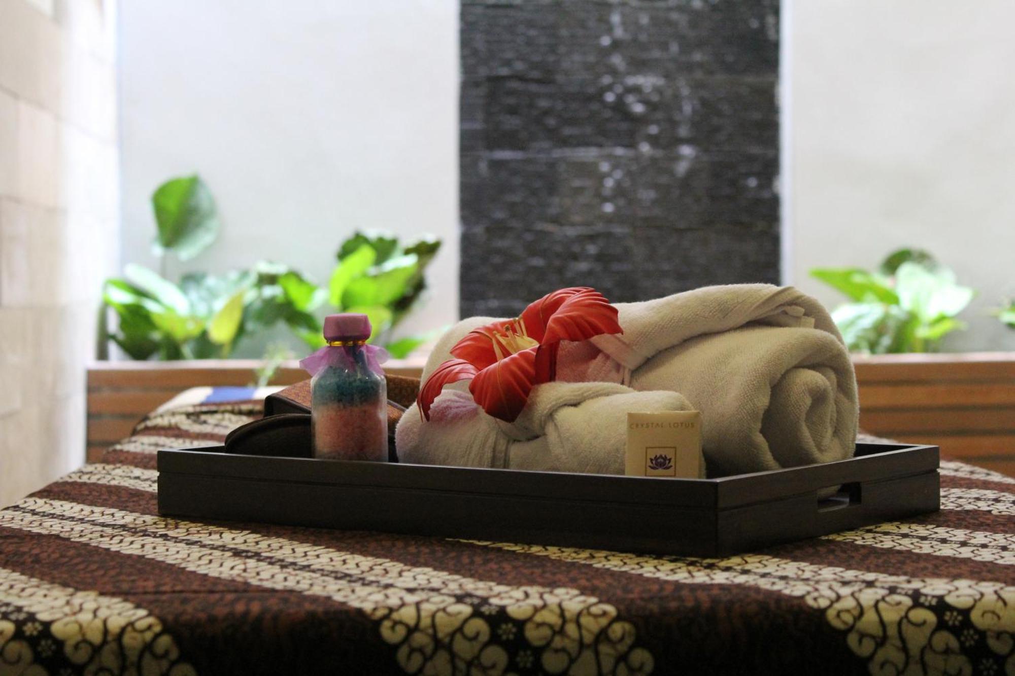 Crystal Lotus Hotel Yogyakarta Melati Exterior foto